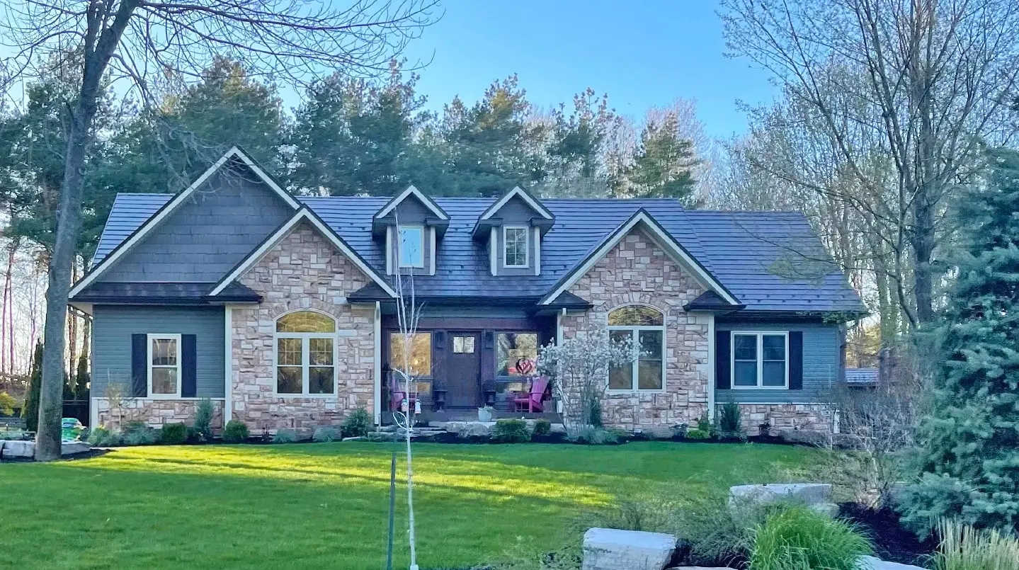 Roof Service and Maintenance in Barrie, Roof Repair Barrie, Ontario